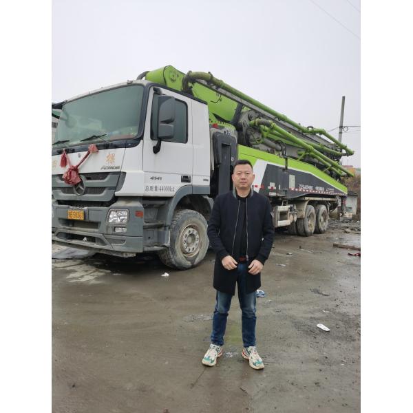 High Productivity Zoomlion 63m Used Concrete Pump Truck with Batching Plate and