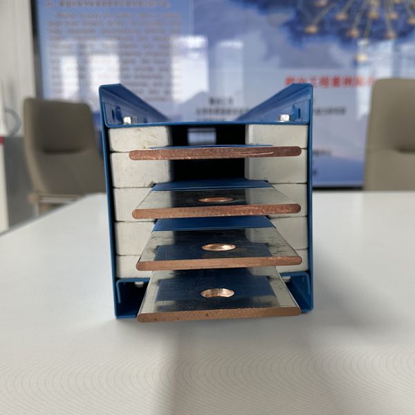 Advanced Technology Air Insulated Busway With Durable Sprayed Plastic Industrial Power Distribution Equipment