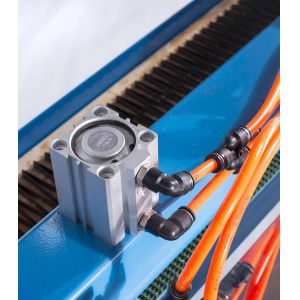 2100mm Wide Semi Automatic Pneumatic Finger Punching Machine For PU PVC Conveyor