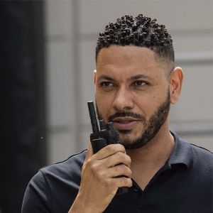 MOTO R7 Analog Two Way Radio Clear And Loud Customizable Audio Experience handy