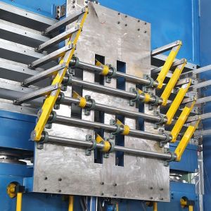 Manufacturing Plant Plate Vulcanizing Press for Jaw Ttyre Reconditioning Machine