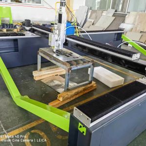 Large CNC Fiber Laser Cutting Machine Industrial Servo Motor Drive 2000*6000 mm