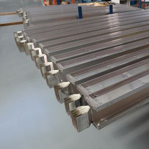 Insulated Busbar Enclosed Electrical System Solid Copper with Aluminium Material
