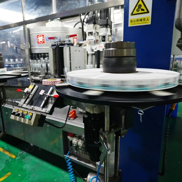 Quality High Speed 6000BPH-72000BPH Hot Melt Glue Labeler with Stainless Steel 304 Construction and ISO9001 Certification wholesale