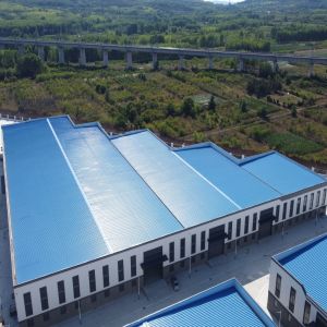 China Prefab Steel Structure Warehouse with Glass Wool Panels 50 Years Life on sale