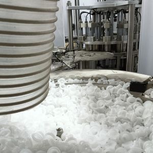 Cheap Non-standard automation continuous motion cap assembly machine, high efficiency, high qualified rate, can be operated by one person. for sale