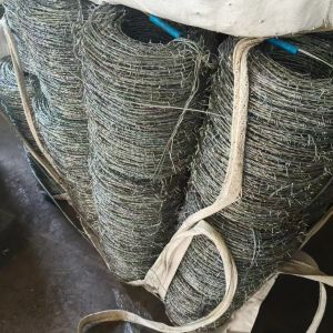 Moderate Stainless Steel Mesh with 1 635 Mesh Count and Mill Edge / Slit Edge