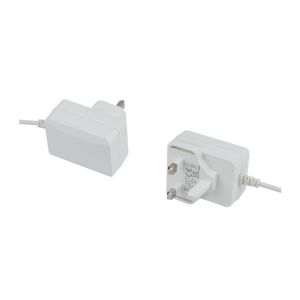 Universal 30W Interchangeable Plug Power Adapter with OCP/OVP Protection