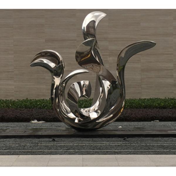 ODM / OEM Outdoor Modern Sculptures Realistic Style Customized Size