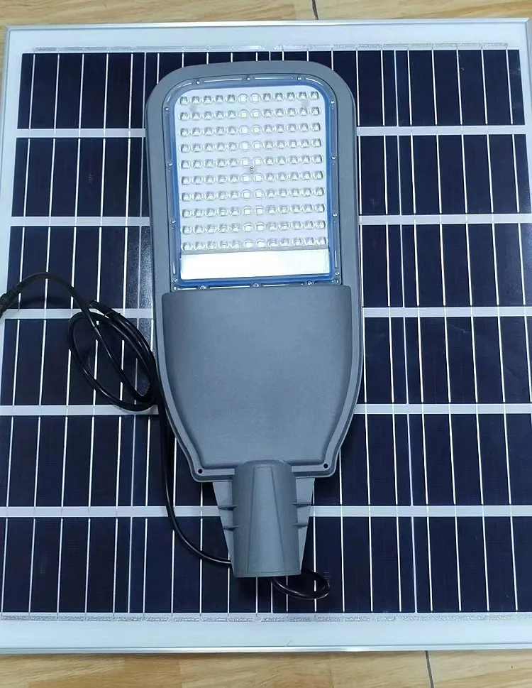High Brightness Solar LED Street Light with 120 5050 LED Chips 60AH Battery and