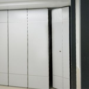 China Frameless Folding Easy Install Sliding Movable Partition Wall For Balcony Hotel on sale