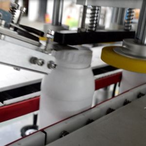 35-80 bottles/min capping speed PLC linear capping machine for food and beverage