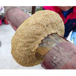 Molding Mastic To Make A Smooth Profile On Irregular Flanged Joints And Valves