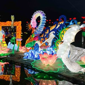 Large Animal Shaped Lanterns / New Year Chinese Lantern Customized