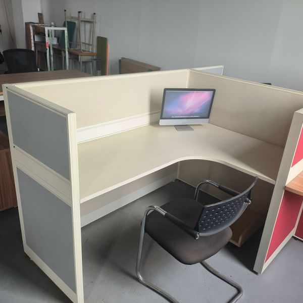 China 4 People Office Desk Workstation Office Partitions Table Workstation