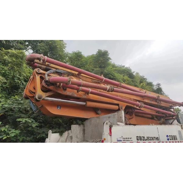 Good Condition 2013 Orange Zoomlion 43m Concrete Pump Benz Truck Feeding Height 1400mm
