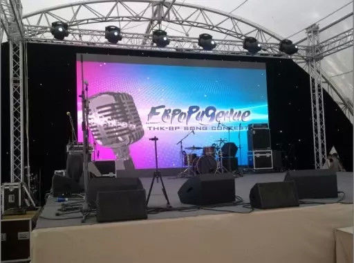 ROHS PCB Outdoor LED Screens Full Color 500x1000mm 1920-3840HZ