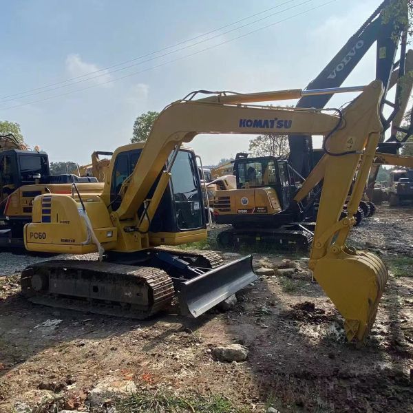 6 Tons Used Komatsu Excavator PC60 Mini Crawler Excavator Japan Original