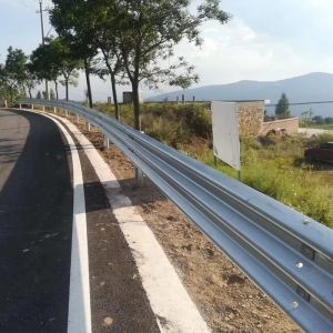 Roadway Safety Crash Barrier with AASHTO M-180 Standard and Galvanized Guardrail