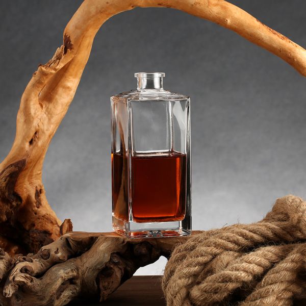 Quality Whisky Brandy XO Glass Bottle Body Material Super Flint Glass 700ml/500ml Empty Bottle wholesale