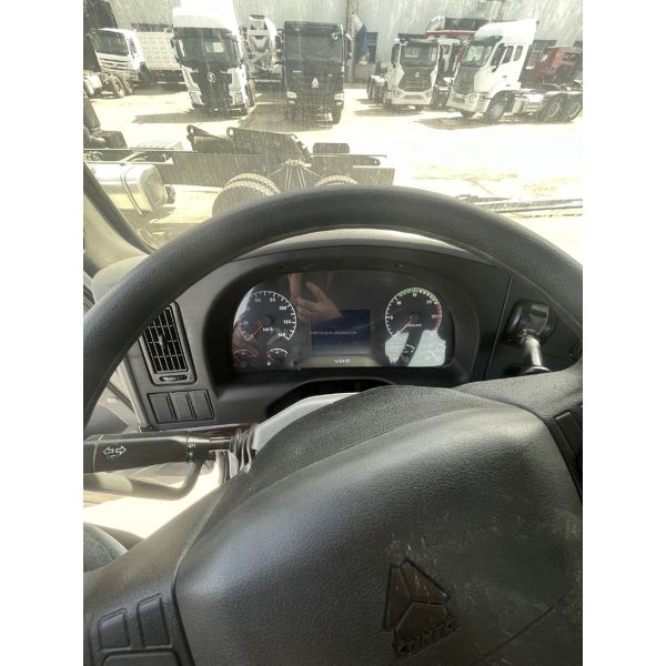 Used Sinotruk Tractor Truck 371HP WEICHAI Diesel Engine Capacity 8L Rear Camera None