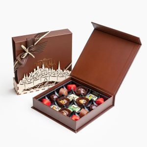 custommiddle door-opened hinged chocolate box with magnet closure