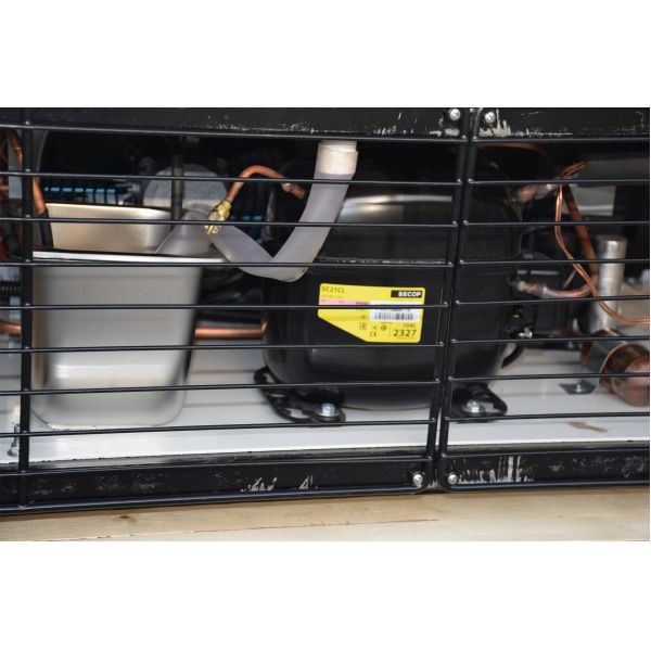 Black Color 3 Glass Door Commercial Freezer With Ventilated Cooling System