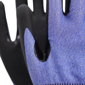 18 Gauge A5 Cut Resistant Foam Nitrile Touchscreen Gloves With Blue Liner And