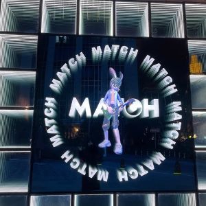 Modern Art Design Stainless Steel LED Mirror with Unlimited RGB Glow Customizati