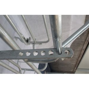 Easy To Clean Pig Farrowing Crate Ensures Warm / Draught - Free Enviroment