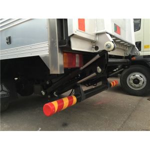 SINOTRUK Small Cargo Truck With Tail - Board For Easy Loading 10ton