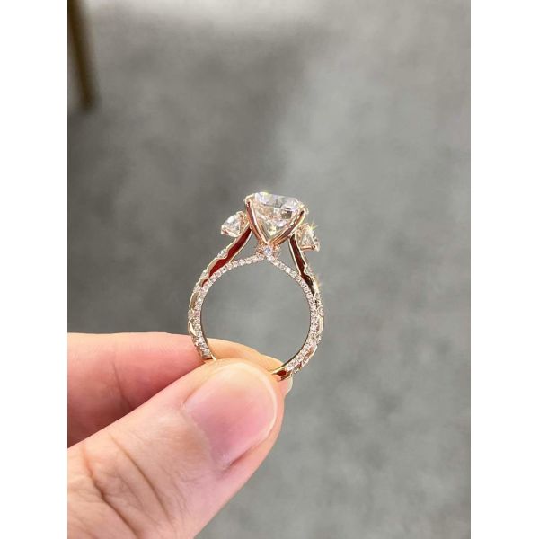 Quality Round Brilliant Cut 3.11ct F VS1 With IGI Certification Set In 18K Rose Gold Engagement Ring wholesale