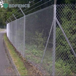 Cyclone Wire Fence For Garden In 8ft Height And 2.0-6.0mm Wire Diameter