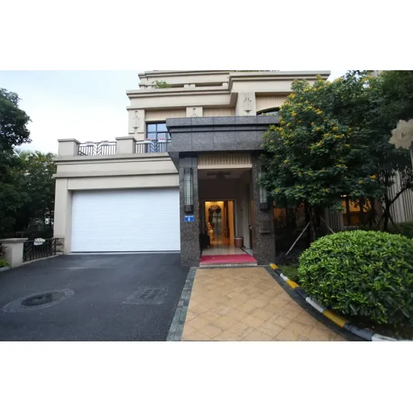 Residential Aluminum Roller Garage Door in Woodgrain Color to Beauty Your House