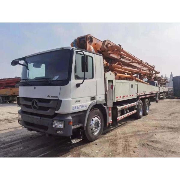 47m Used Concrete Pump Construction Machinery Heavy Equipment with High