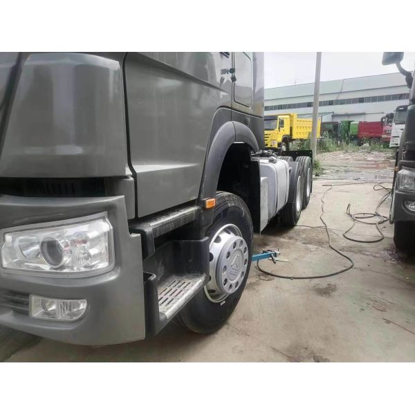 Manual Transmission HOWO Sinotruk 6*4 Tractor Gary Truck with 1 Year After-sales