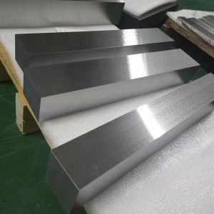 99.95% Purity Molybdenum Bar High Density Polished Square