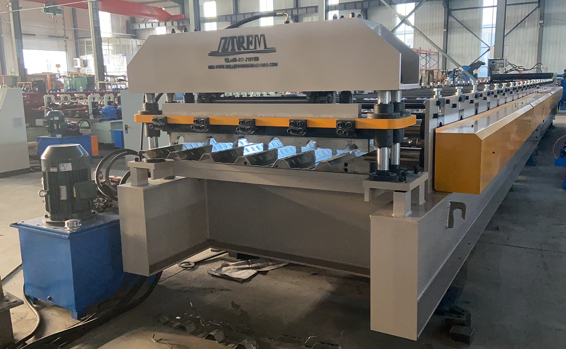 Metal decking machine for the United Arab Emirates