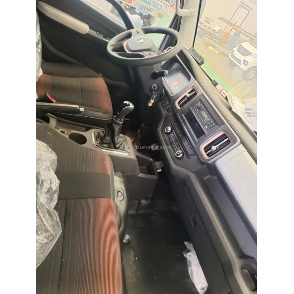 LHD Smaller Diesel Mini Refrigerated Van Trucks Meat Hook Ice Cream Freezer Cargo Truck