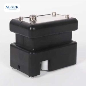 Flexible sealing spacer hand tool for making insulating glass