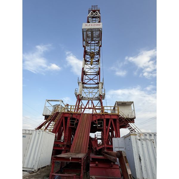 Quality XJ1200 Workover Rig with 2250 kN Hook Load, 14×10 Off-Road Chassis, and API 4F/7K/8C Standards wholesale