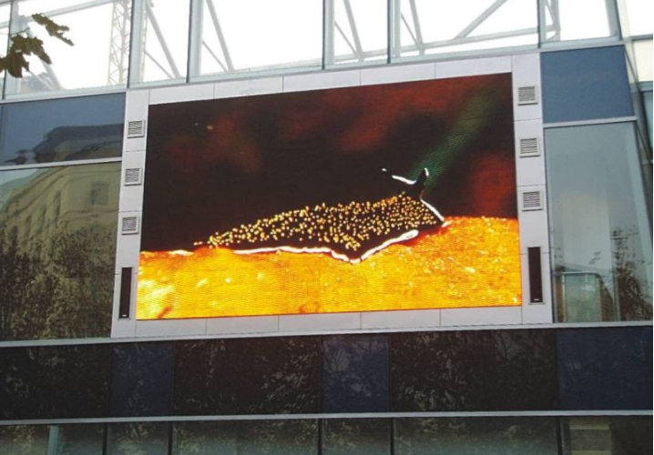 Small Pitch P2.5 Outdoor Advertising LED Billboard High Brightness LED Display Single & Dual Color High Definition