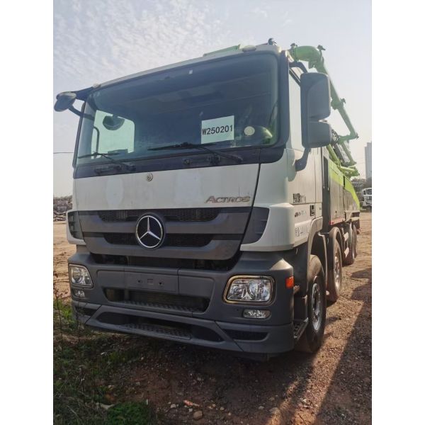 Quality 2018 used Original 56 Meter Zoomlion Green Concrete Pump with Benz Chassis wholesale