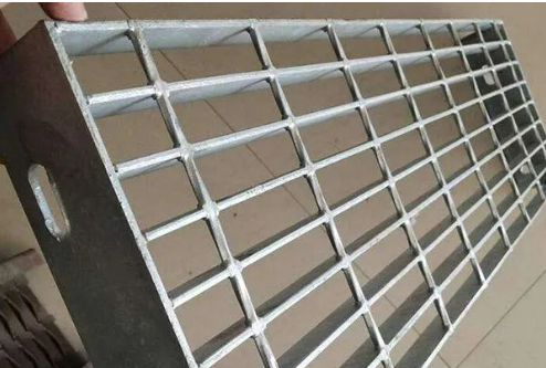 Hot DIP Galvanized Steel Grating Stair Tread for Platform Walkway