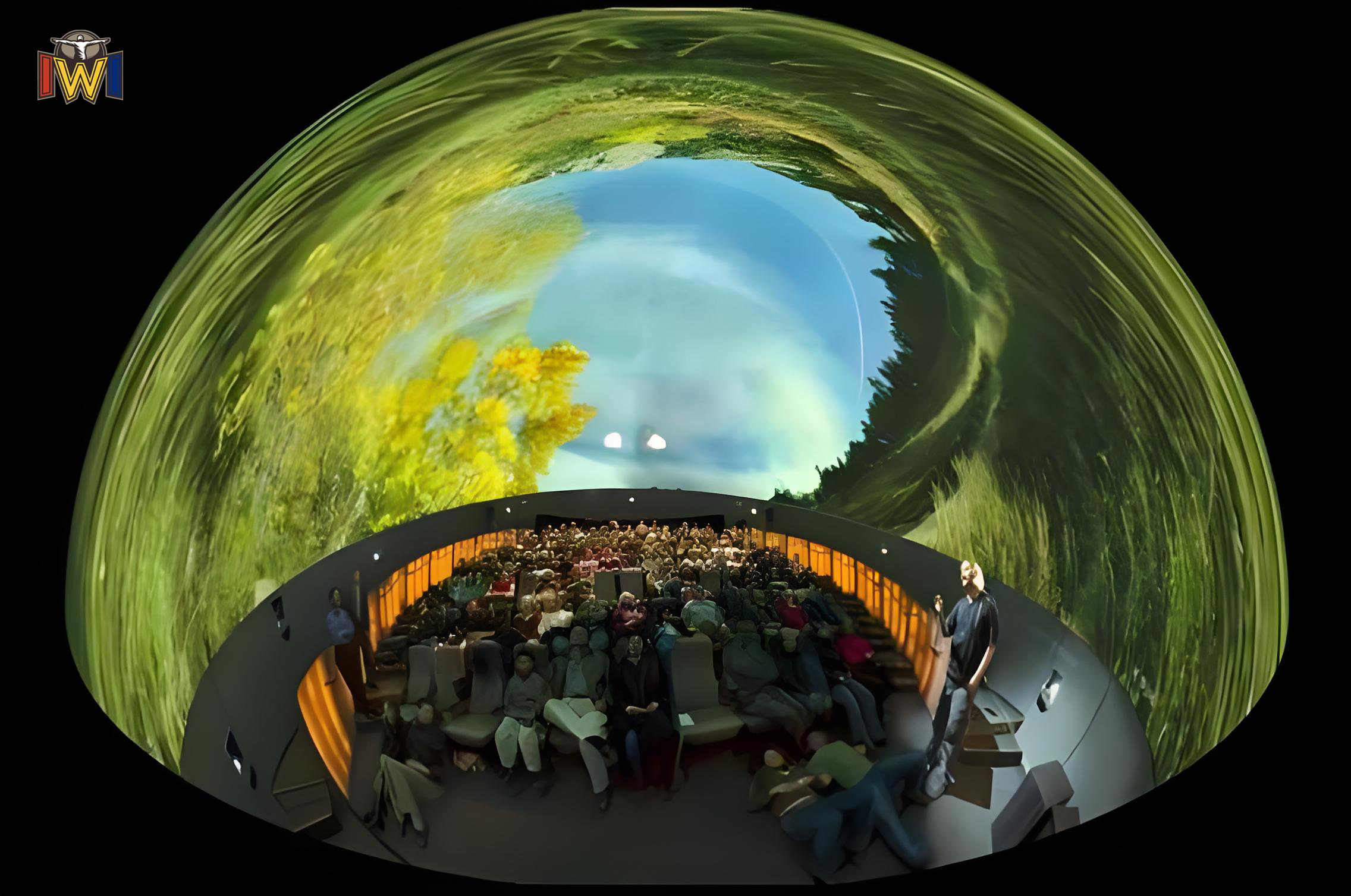 4D/9D Flying Cinema VR Dome with Curved Screen for Theme Parks