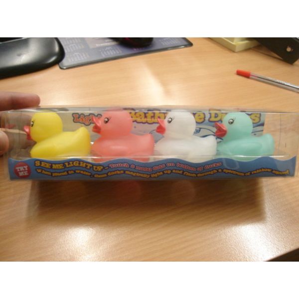 Quality New arrived waterproof light up LED color changing bath duck with 7 color flashing LED ducks wholesale