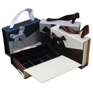 Printing Handling Glossy Lamination Customized Portable Chocolate Gift Box with a Bow