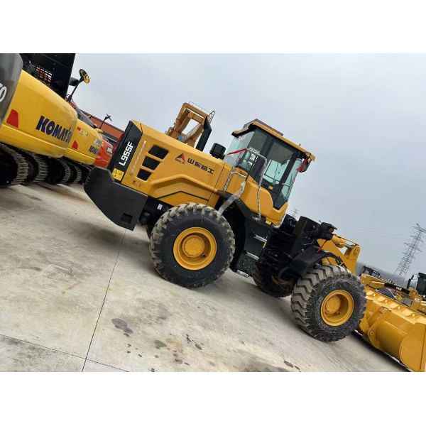 5000 Rated Load Wheel Loader SDLG 955F 162 KW Power 2.8 m3 Bucket Capacity