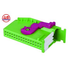 China Plastic 32 Pin  Automotive Wire Connectors Female With Clip Green Color on sale