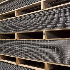 2.4mx5.8m Silver Welded Mesh Galvanised Wire Panel / Sheet